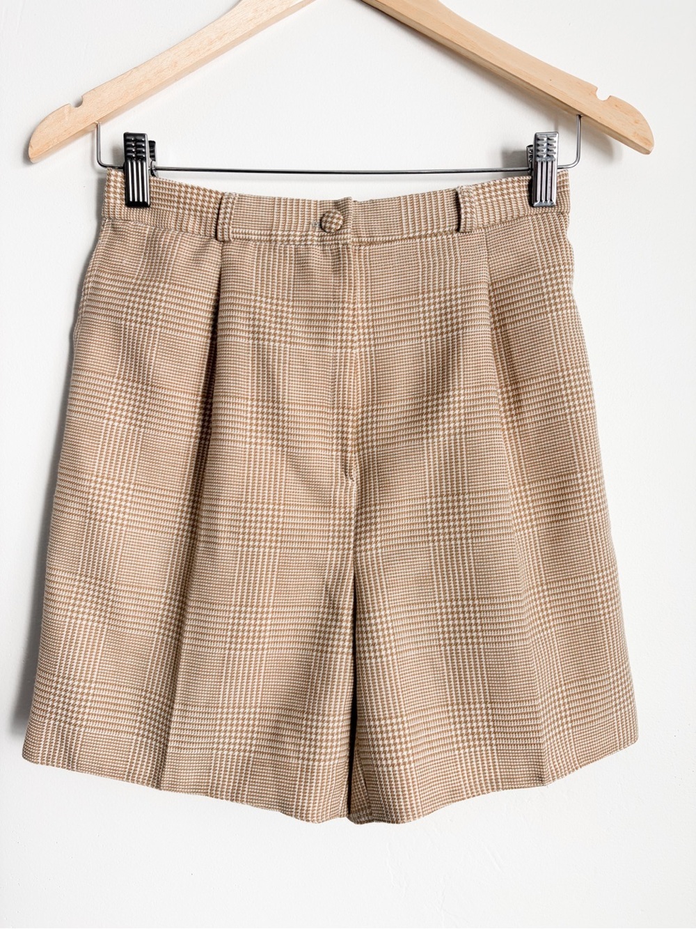 Vintage AGMIR Handcrafted Tan Plaid High-Rise Shorts - Size 26” Waist